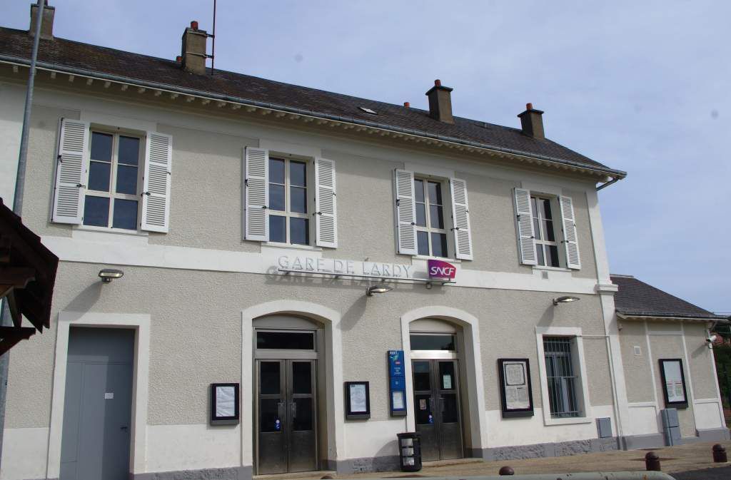 Gare de Lardy