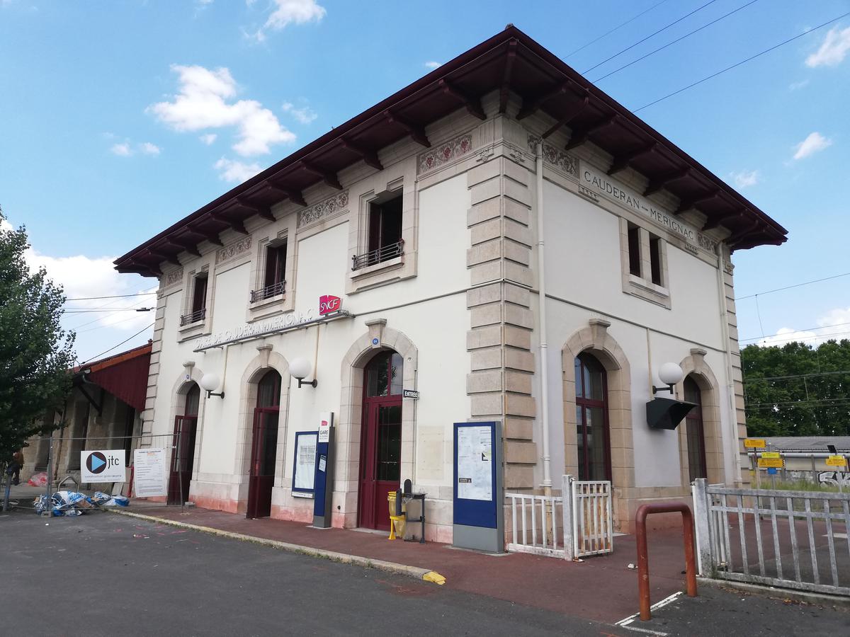 Gare de Mérignac : Accès rapide et pratique.