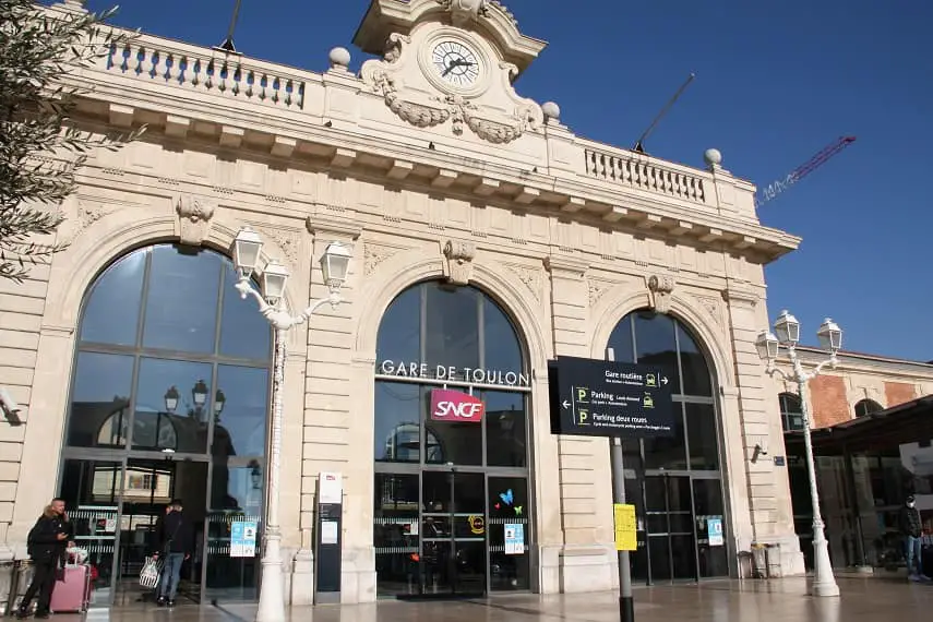 Accès direct à la gare de Toulon.