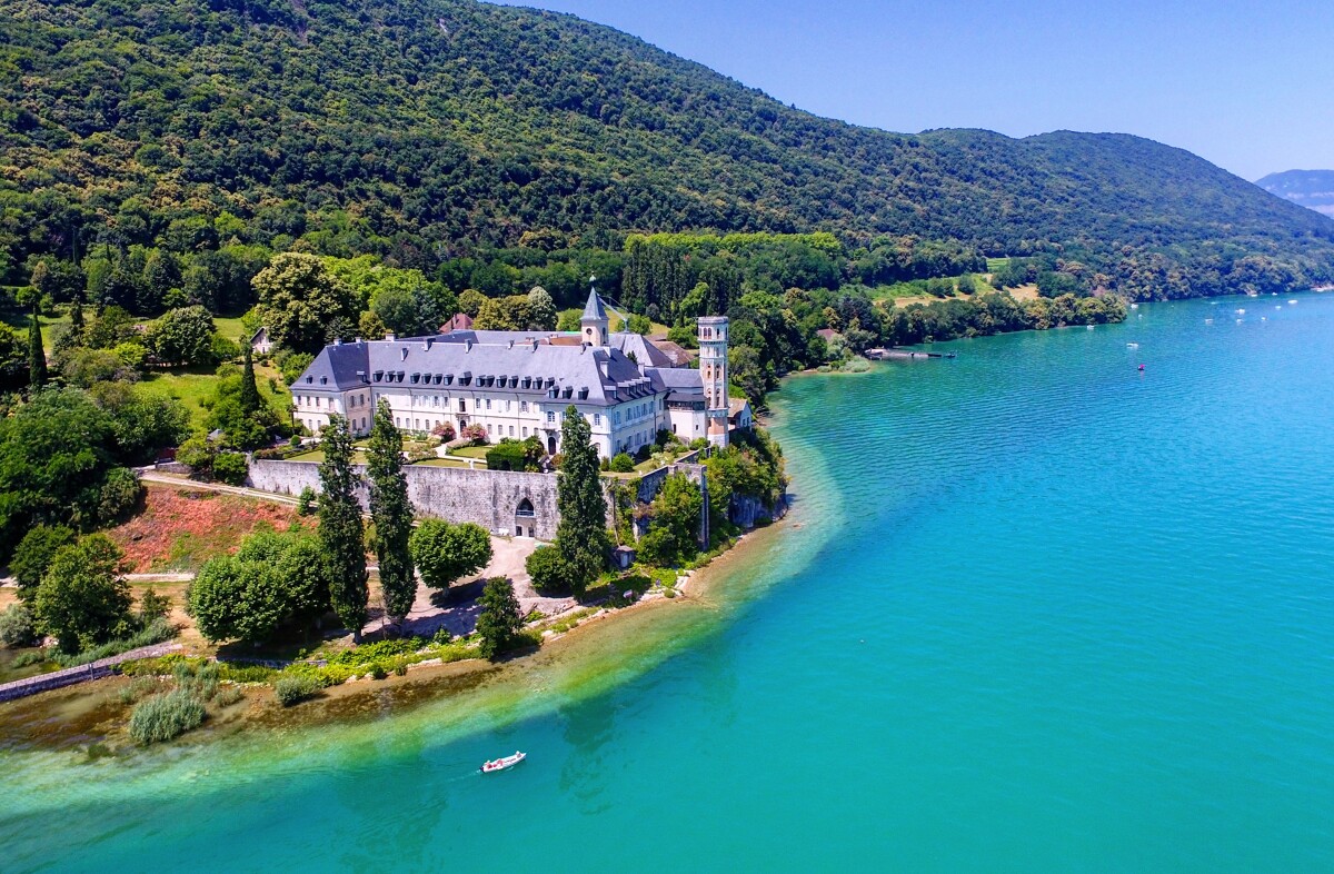 Visitez la charmante ville Aix-les-Bains.