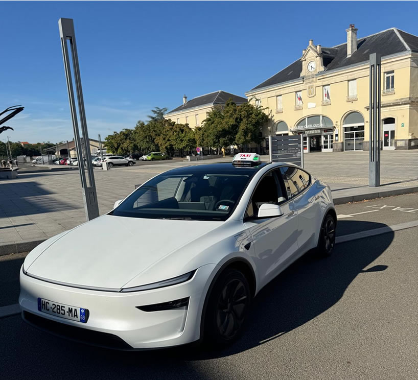 Véhicule taxi moderne, fiable, propre et toujours prêt.	