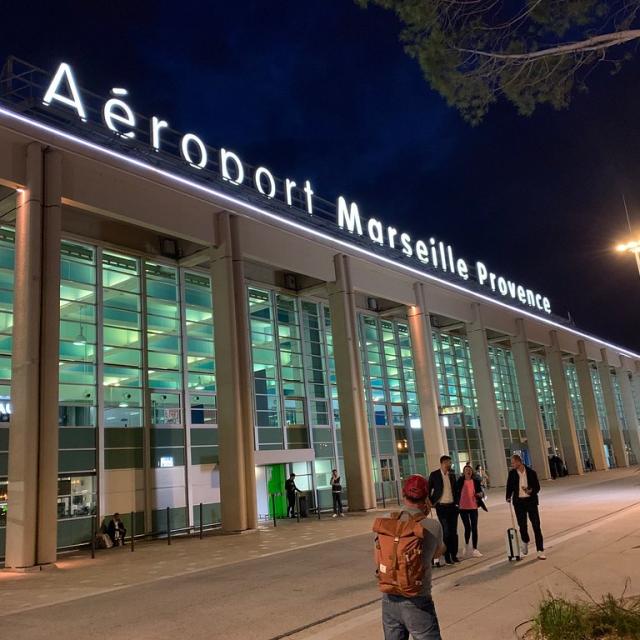 Navette VTC rapide et confortable vers Aéroport Marseille Provence.