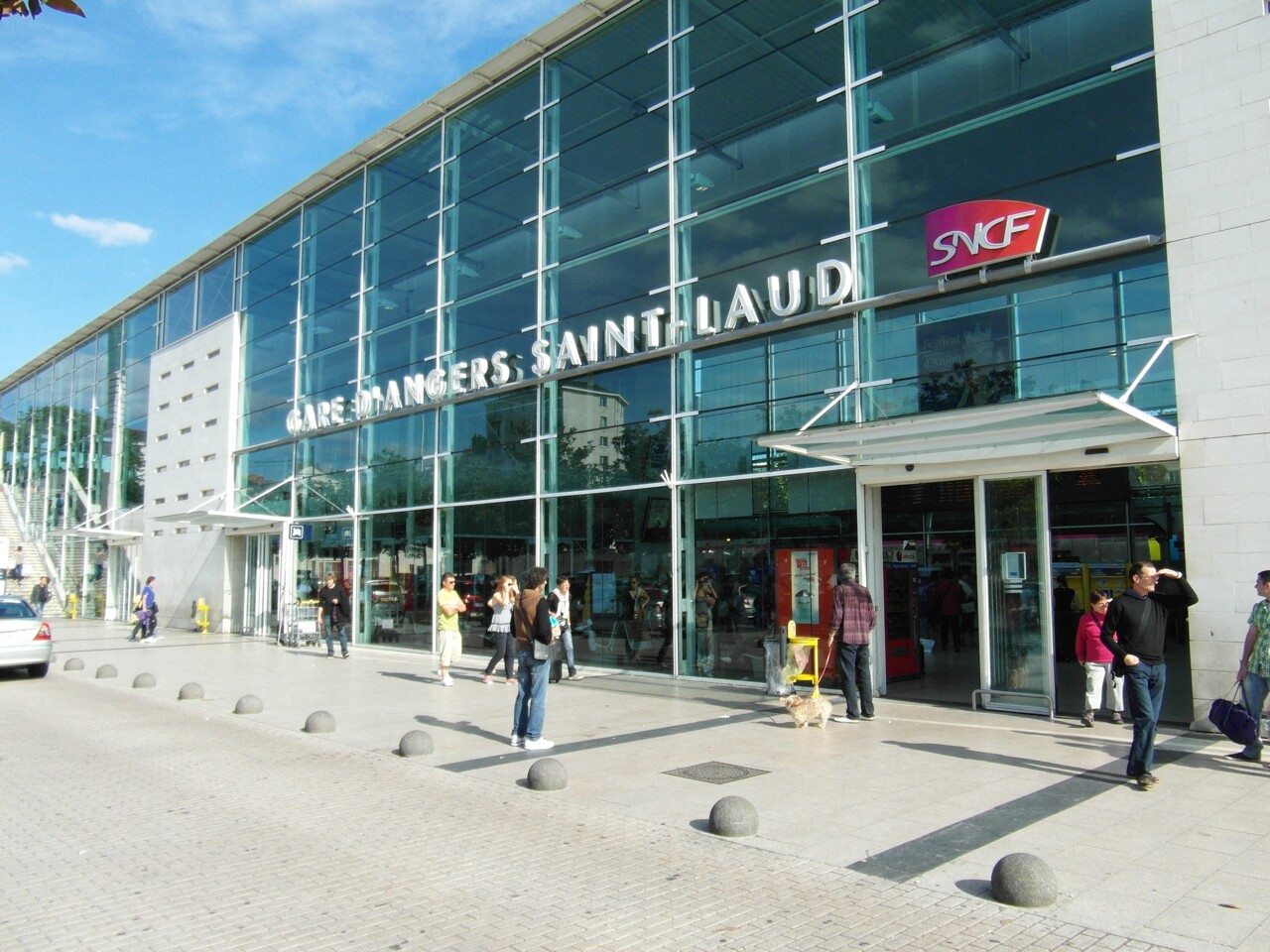 Voyagez sereinement depuis la gare d’Angers Saint-Laud moderne.