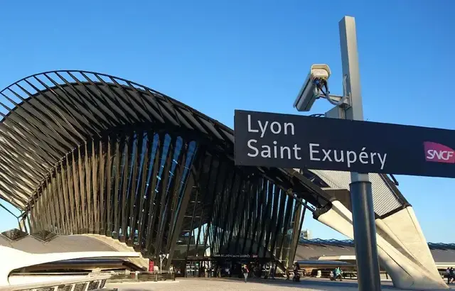 Transfert rapide et confortable vers l’Aéroport de Lyon-Saint-Exupéry.