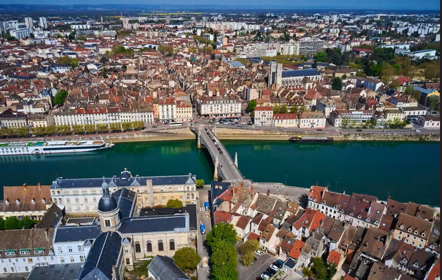 Taxi fiable et rapide pour vos déplacements à Chalon-sur-Saône.