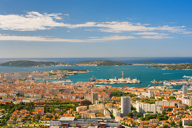Visitez TOULON en toute sérénité avec notre taxi sécurisé.