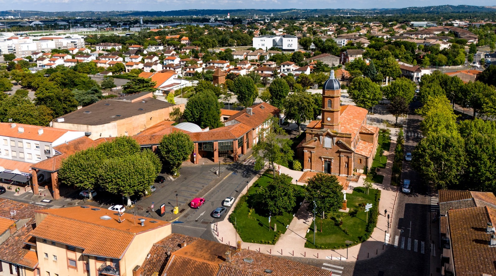 Déplacement confortable et sécurisé vers Cugnaux avec votre chauffeuse.