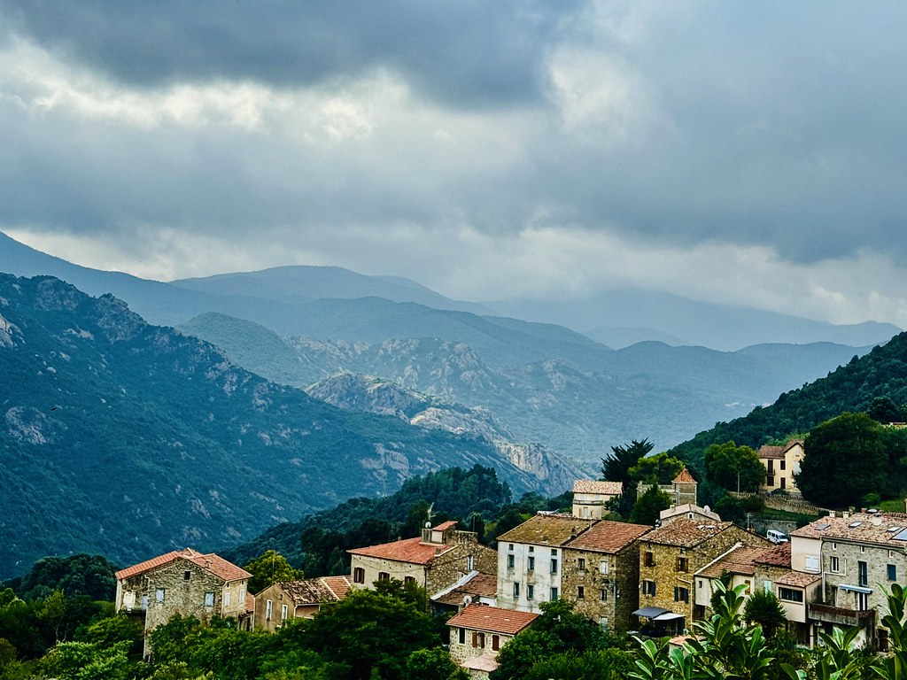 Explorez Bastelicaccia confortablement avec notre taxi .