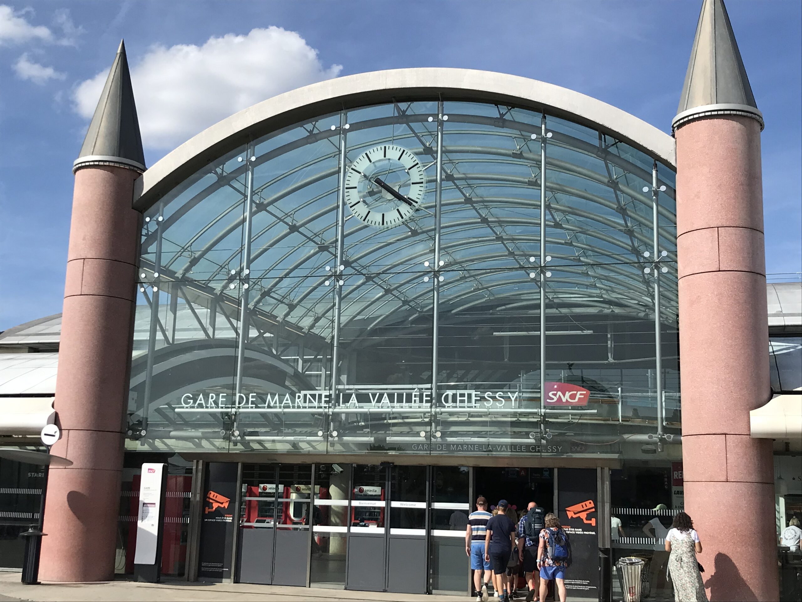 Rejoignez la gare Marne-la-Vallée–Chessy avec notre taxi.