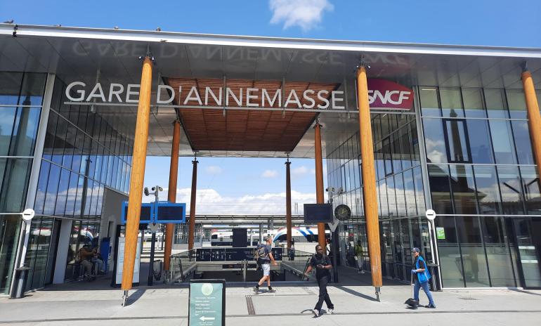 Un taxi confortable et ponctuel pour la Gare SNCF Annemasse
