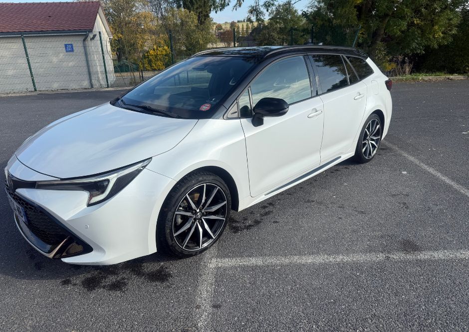 Chaque trajet avec ce véhicule garantit confort, ponctualité et fiabilité.