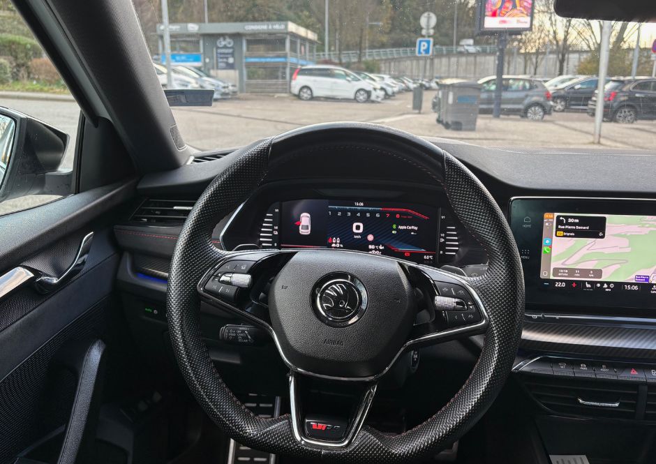 Véhicule confortable et élégant pour vos déplacements toutes distances.