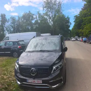 Véhicule haut de gamme, confortable et élégant
