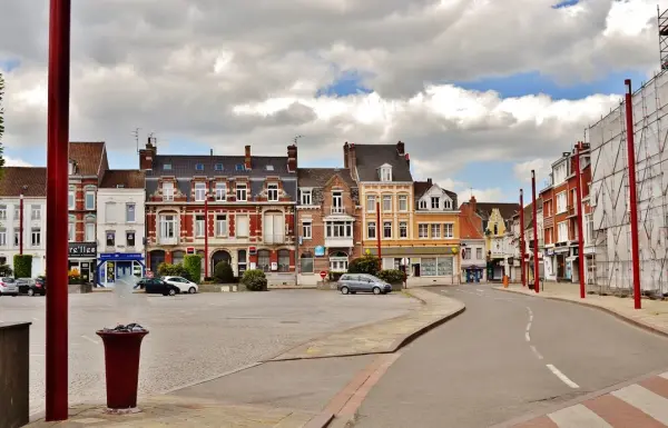 Visitez Hazebrouck avec un taxi local de confiance.