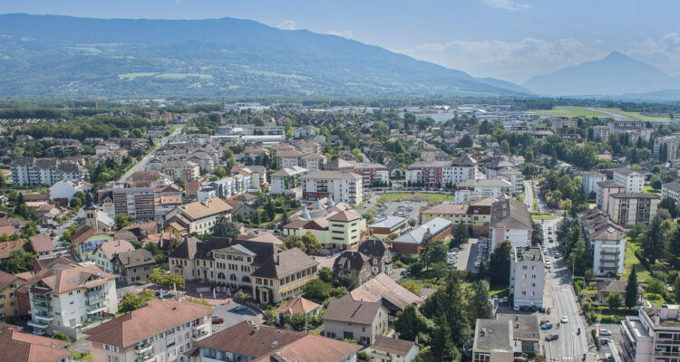 Visitez Ville-la-Grand, déplacements faciles avec taxi de confiance.