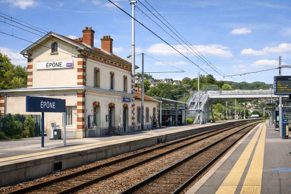 Accès rapide et direct à la gare d Épône-Mézières en toute sérénité.